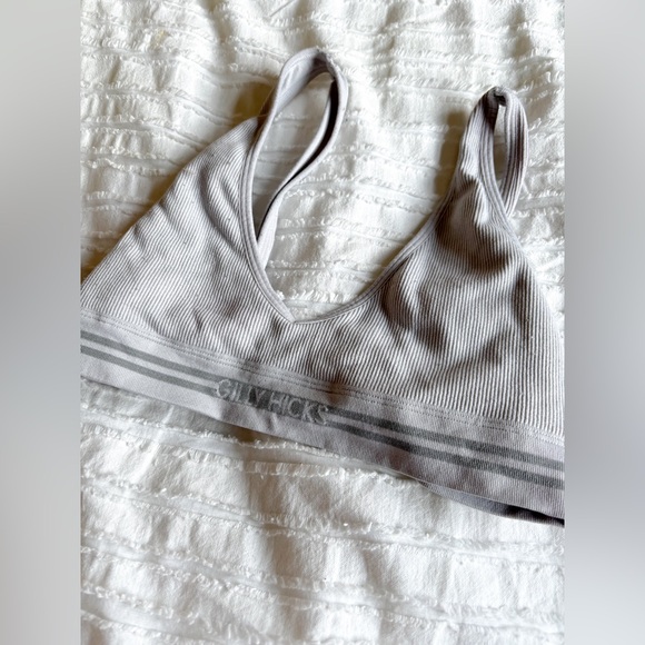 Gilly Hicks brand, women’s sports bra, white with grey detailing - Picture 1 of 1